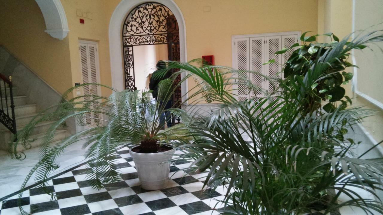 Luxurious 2 Bedroom Flat In A Historic Building Sevilla Kültér fotó