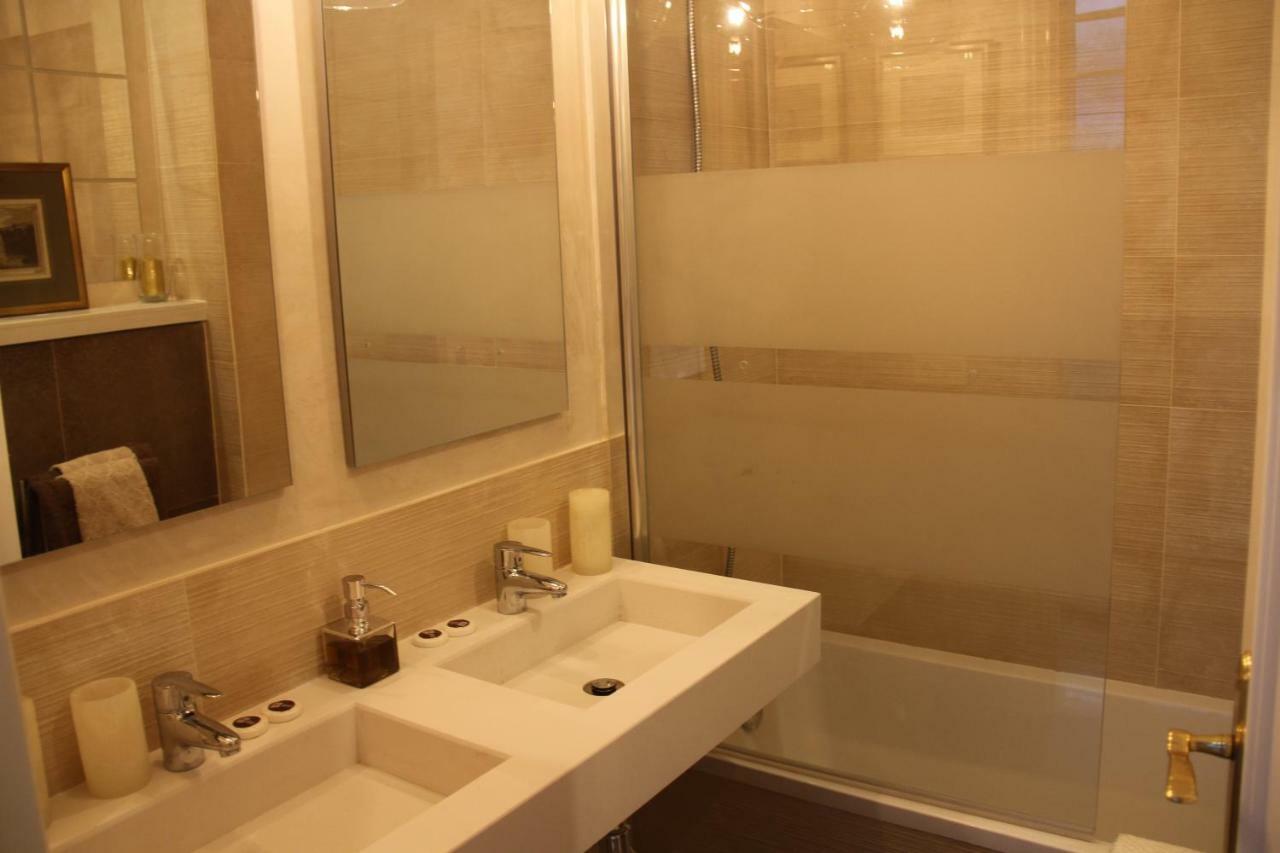 Luxurious 2 Bedroom Flat In A Historic Building Sevilla Kültér fotó